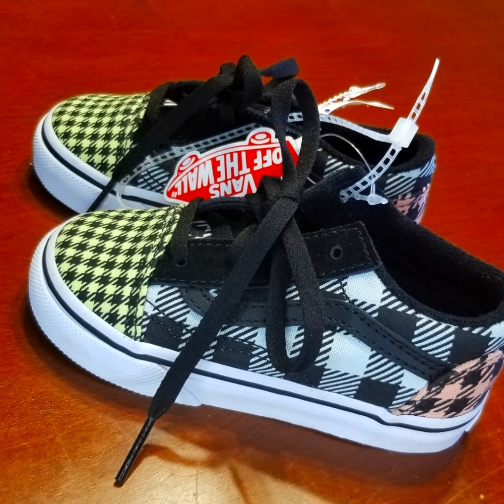 NWT toddler sz 7 plaid Vans sneakers